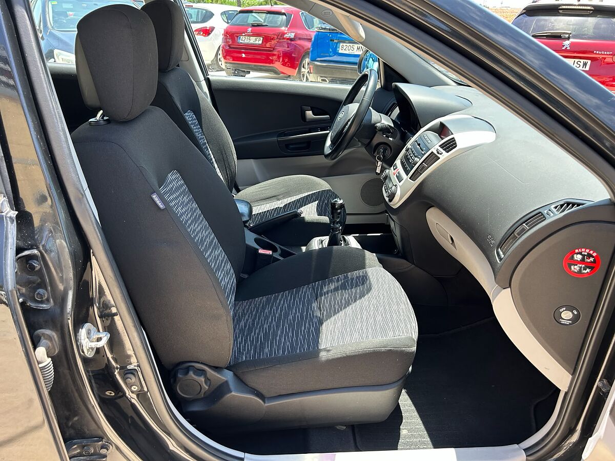 KIA CEED COMFORT 1.4 SPANISH LHD IN SPAIN 118000 MILES SUPERB LITTLE CAR 2009